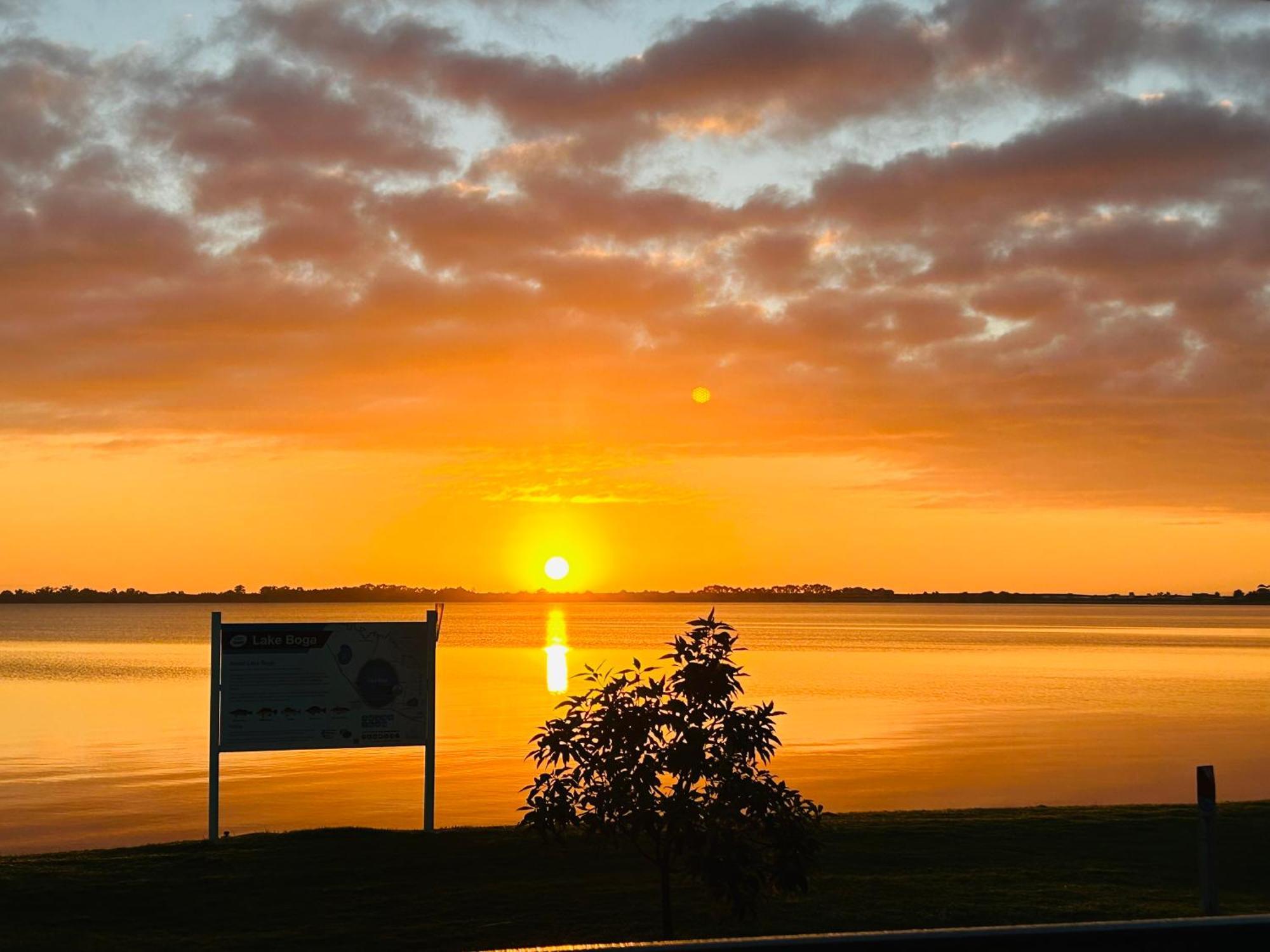 Lake Boga Caravan Park 外观 照片