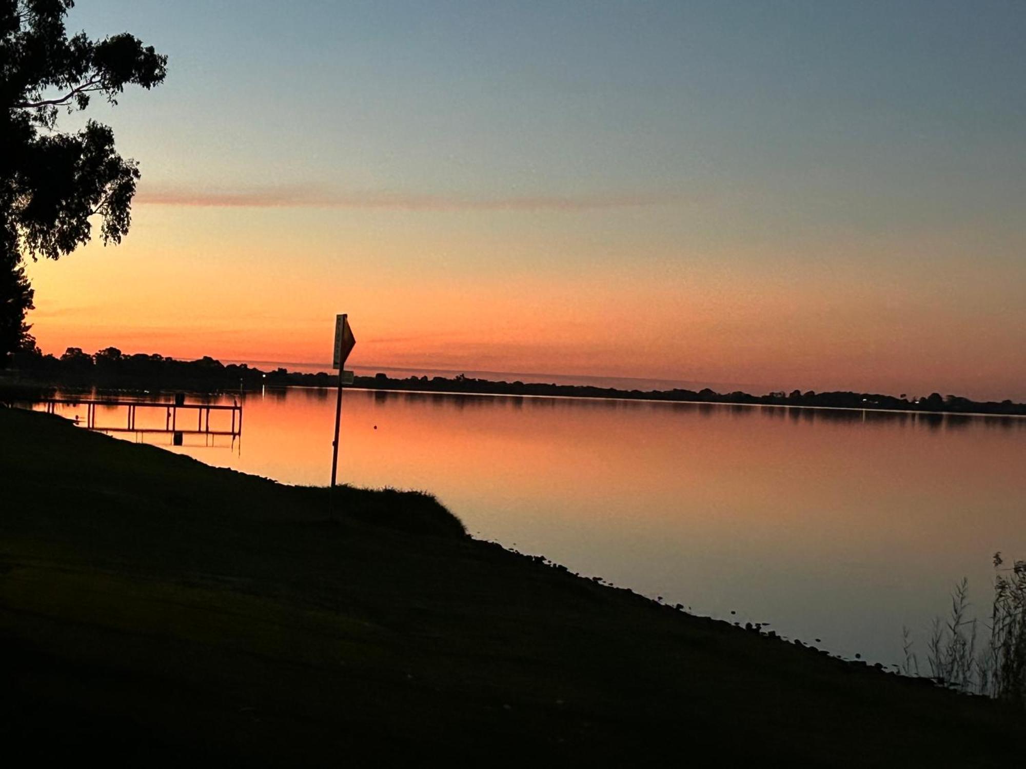 Lake Boga Caravan Park 外观 照片