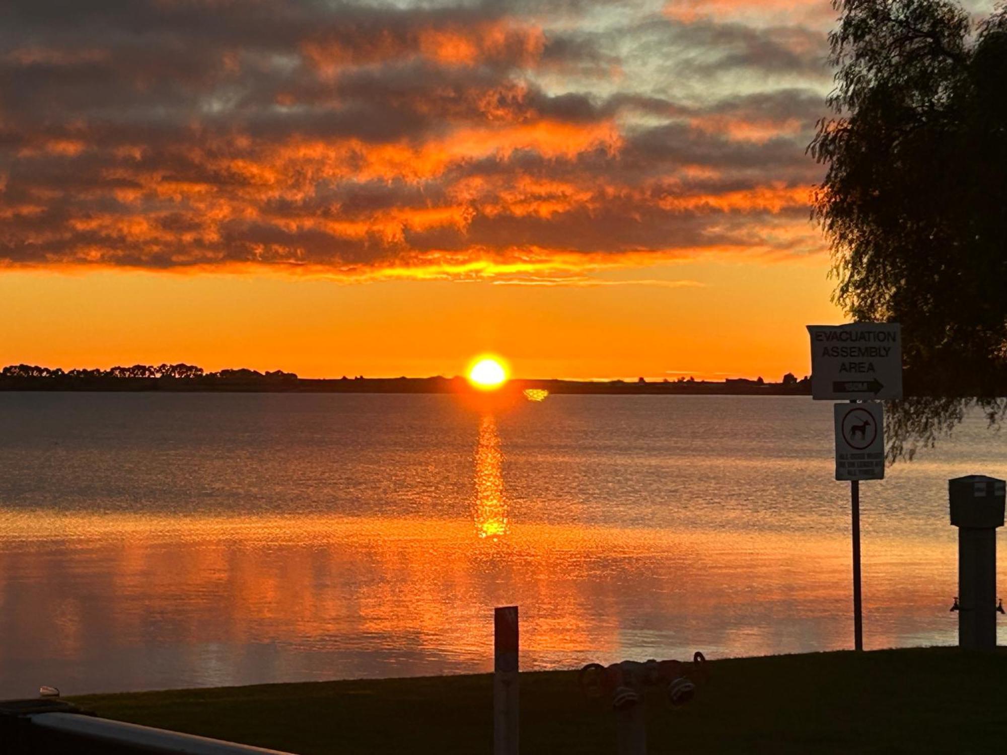 Lake Boga Caravan Park 外观 照片